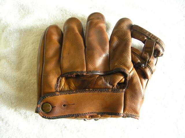 Harry Brecheen Wilson A2364 Back Doug